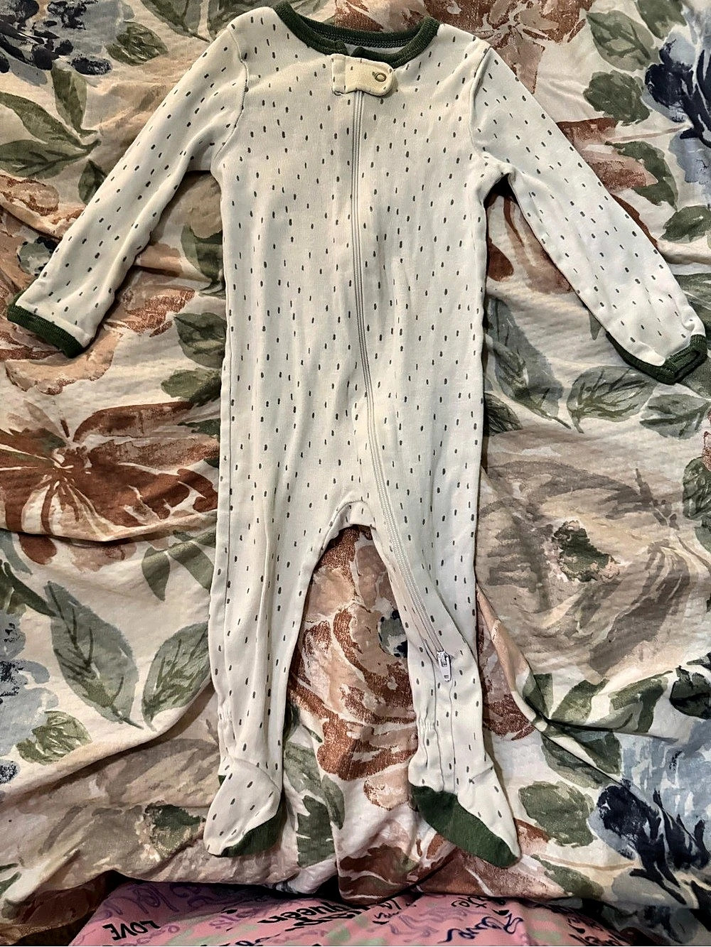 cloud island Baby Footie in White & Green Size 3-6M Like New